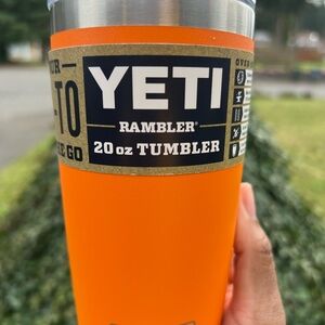 YETI Rambler 20 oz Tumbler - King Crab Orange